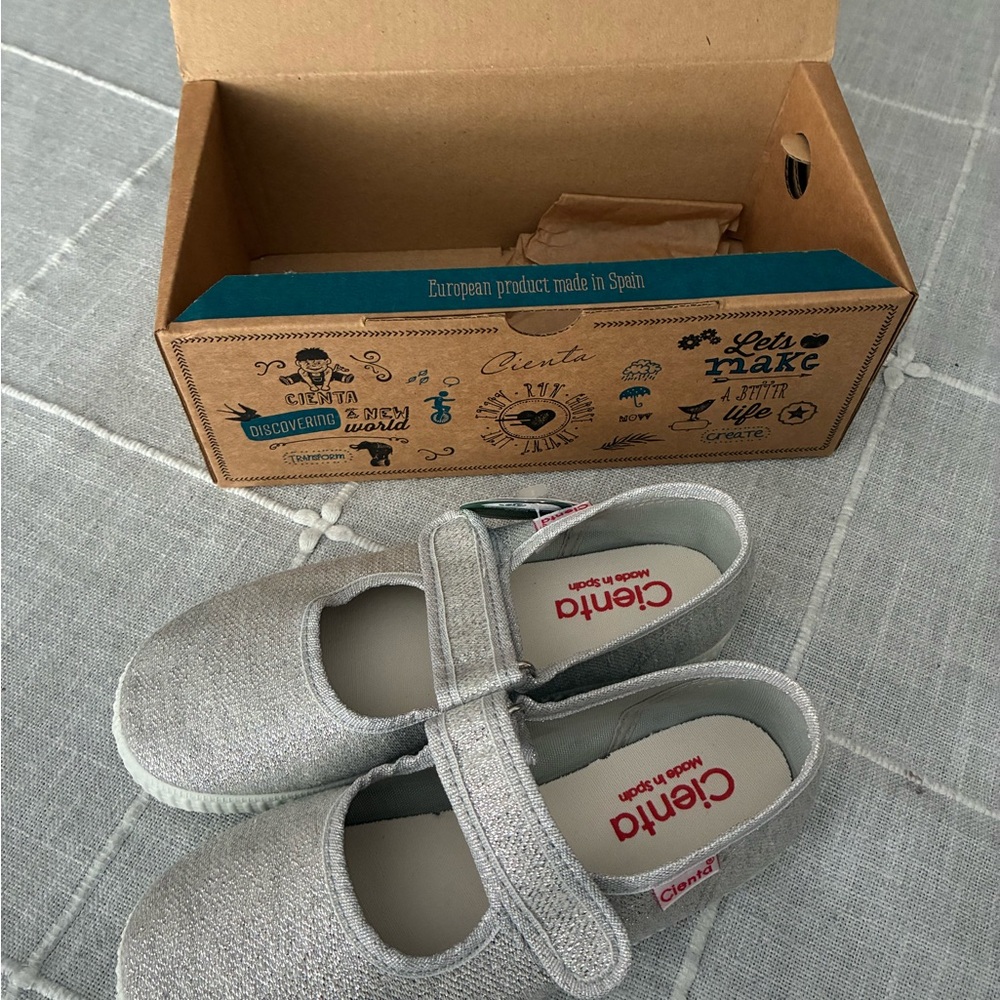 Cienta Kids Silver Mary Jane Dress Shoes